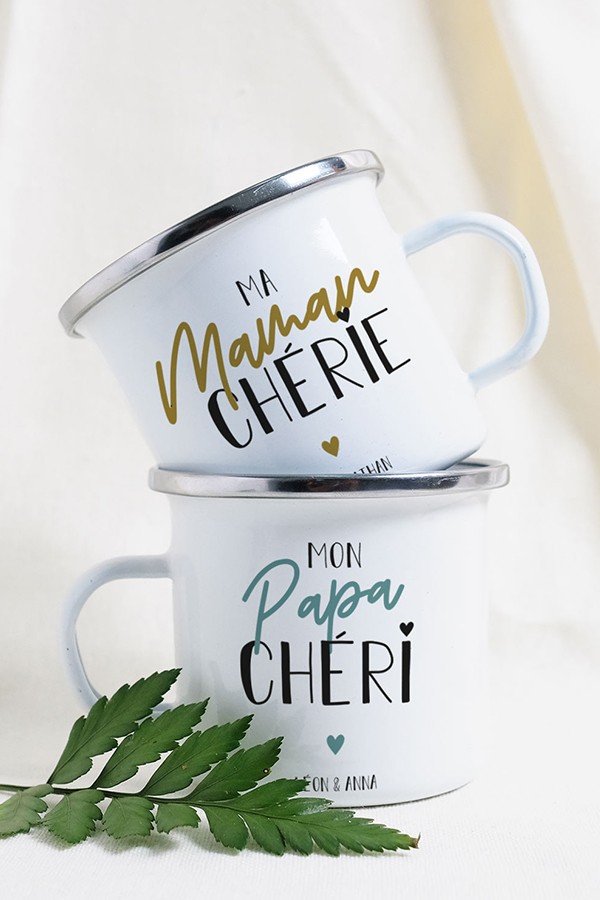 Duo de mugs émaillés - Maman chérie Papa chéri Duo de mugs émaillés - Maman chérie Papa chéri
