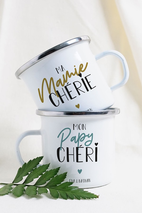 Duo de mugs émaillés | Mamie chérie et Papy chéri personnalisés