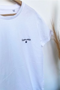 T-shirt brodé personnalisé - Texte et coeur noir