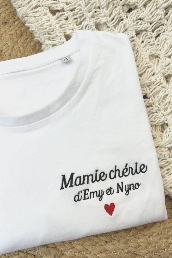 T-shirt brodé personnalisé Mamie | Prénoms