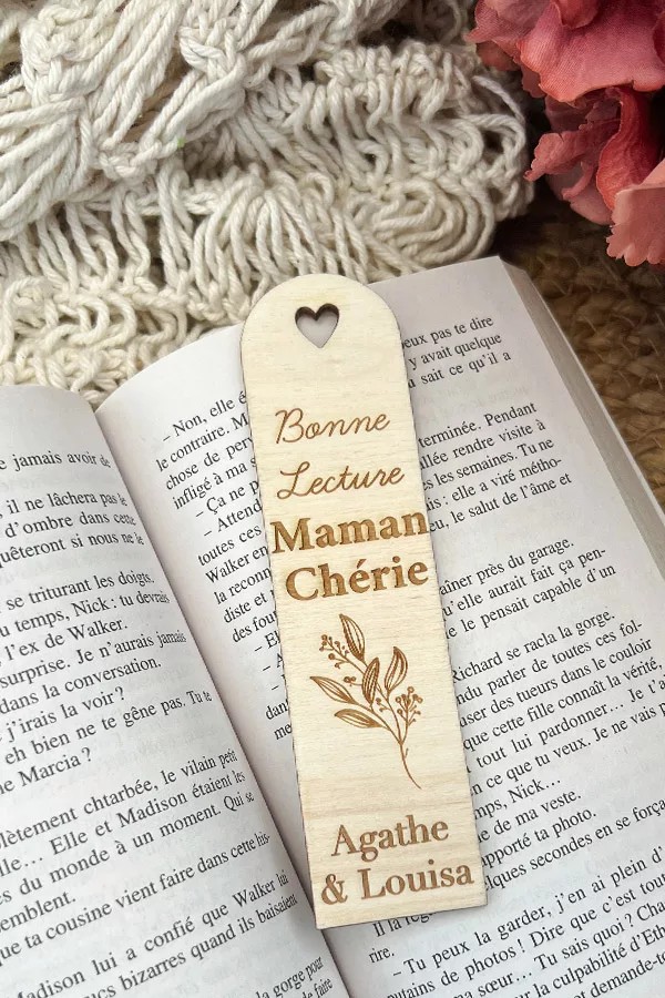 Marque page en bois | Bonne lecture Maman Chérie personnalisé