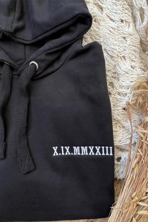 Pull personnalisé brodé | Date chiffe romain Pull personnalisé brodé | Date chiffe romain